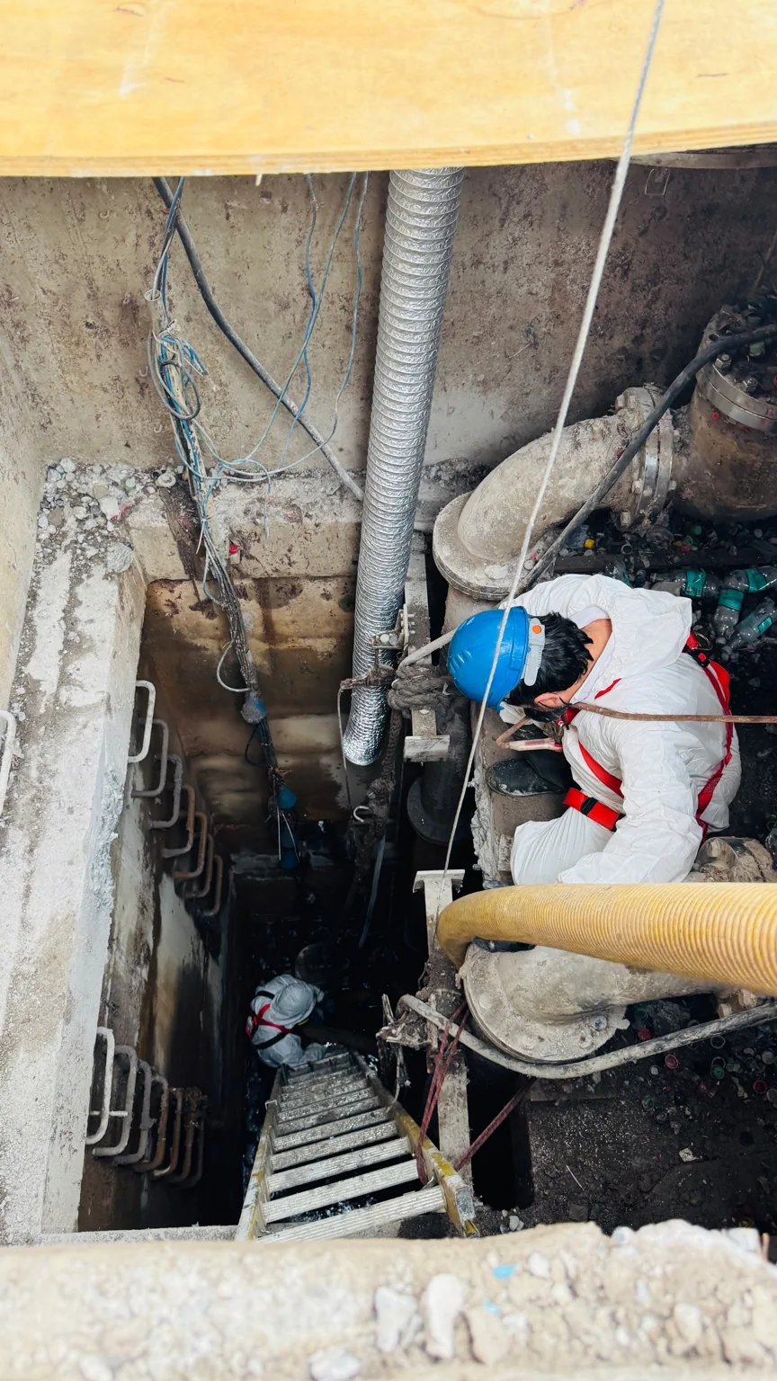 Trabajo técnico en planta de aguas servidas