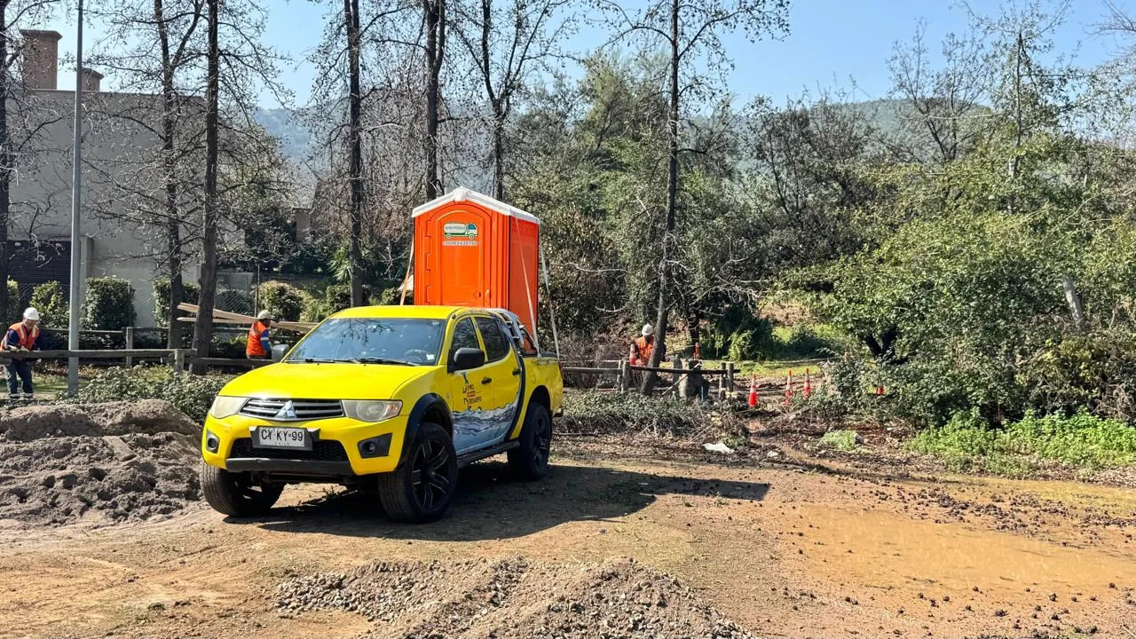 Entrega de baños químicos en terreno